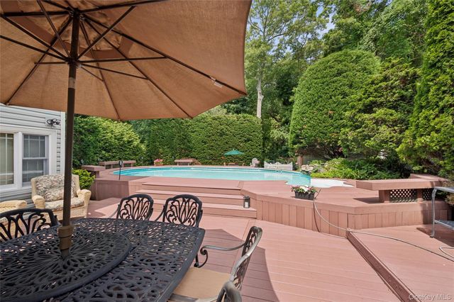318 Lakeshore Boulevard, Massapequa Park, NY 11762