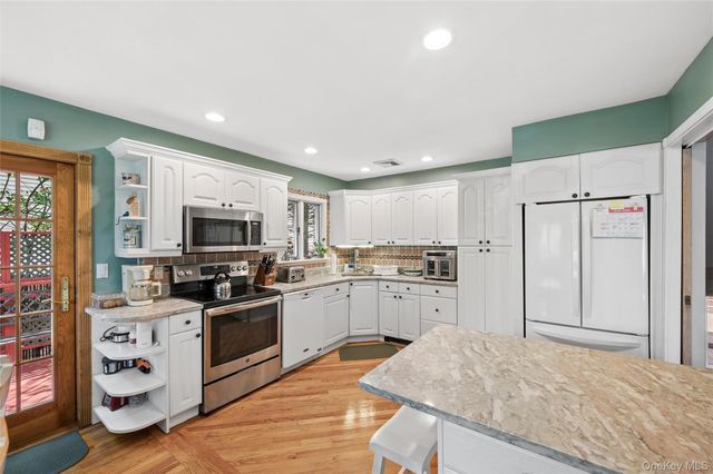 318 Lakeshore Boulevard, Massapequa Park, NY 11762