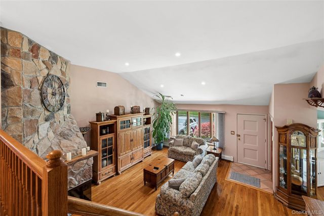 318 Lakeshore Boulevard, Massapequa Park, NY 11762