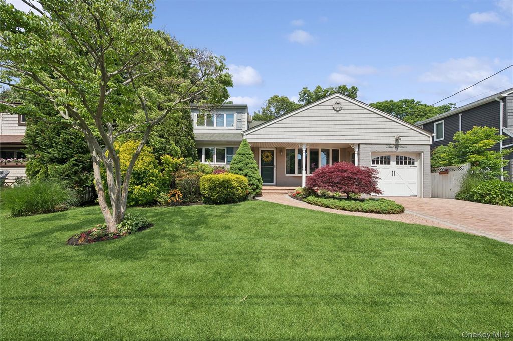 318 Lakeshore Boulevard, Massapequa Park, NY 11762
