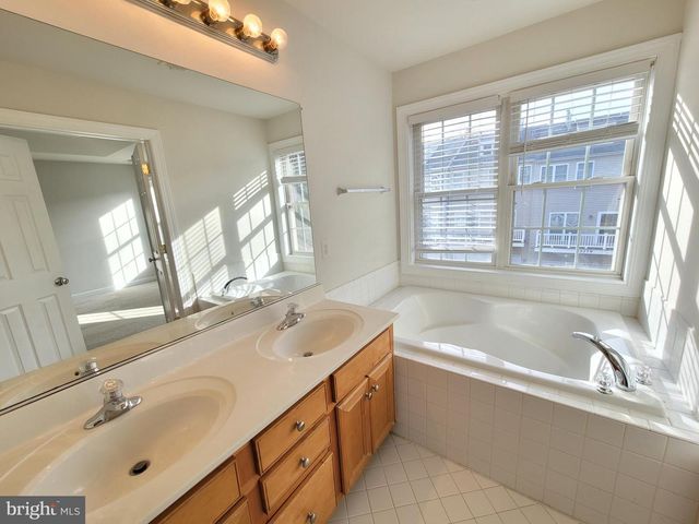 13660 LAVENDER MIST LN, Centreville, VA 20120