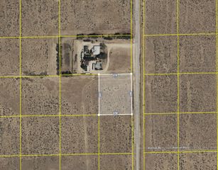 110th St W, Lancaster, CA 93536