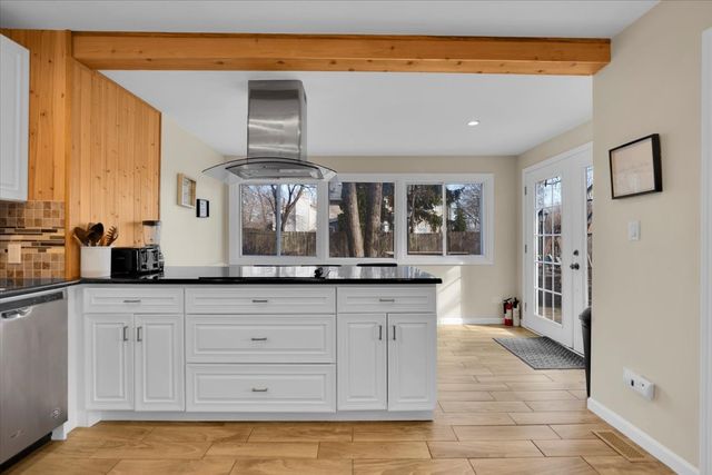 49 N Lake Avenue, Fox Lake, IL 60020