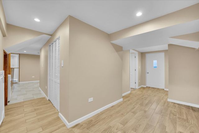 49 N Lake Avenue, Fox Lake, IL 60020