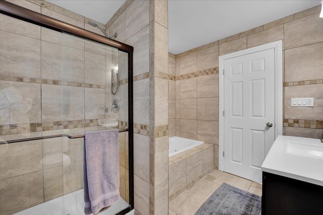 49 N Lake Avenue, Fox Lake, IL 60020