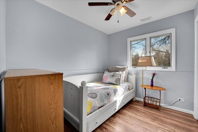 49 N Lake Avenue, Fox Lake, IL 60020