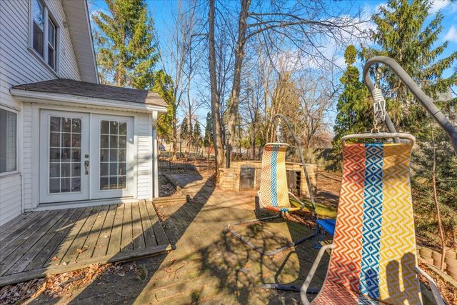 49 N Lake Avenue, Fox Lake, IL 60020