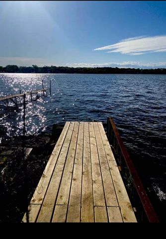 49 N Lake Avenue, Fox Lake, IL 60020