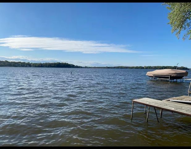 49 N Lake Avenue, Fox Lake, IL 60020