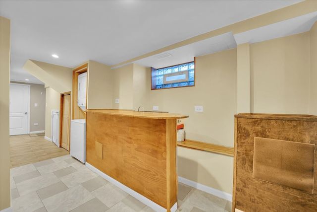 49 N Lake Avenue, Fox Lake, IL 60020