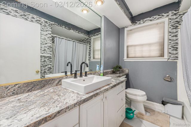 2338 Walter Avenue, Warren, MI 48092