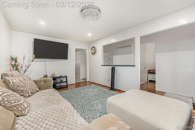 2338 Walter Avenue, Warren, MI 48092