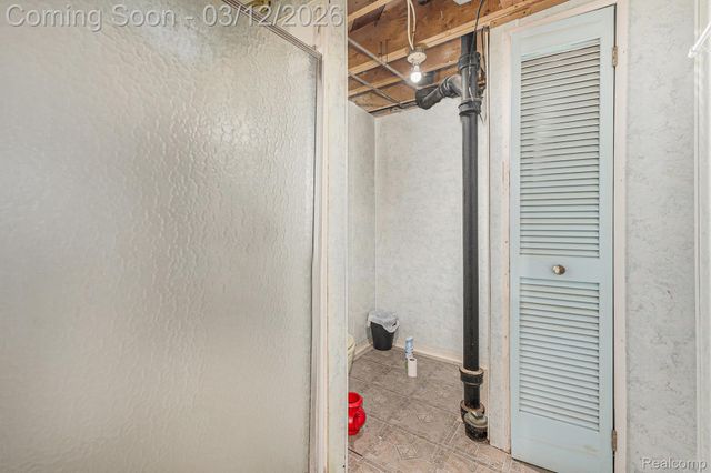 2338 Walter Avenue, Warren, MI 48092