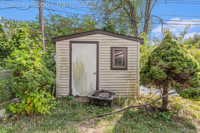 2338 Walter Avenue, Warren, MI 48092