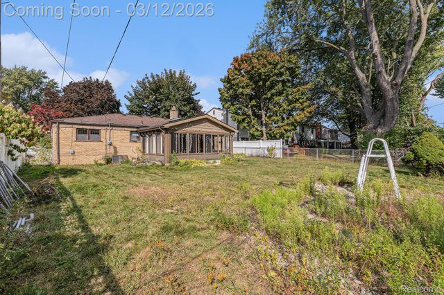 2338 Walter Avenue, Warren, MI 48092