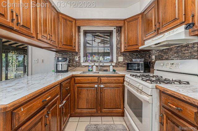 2338 Walter Avenue, Warren, MI 48092