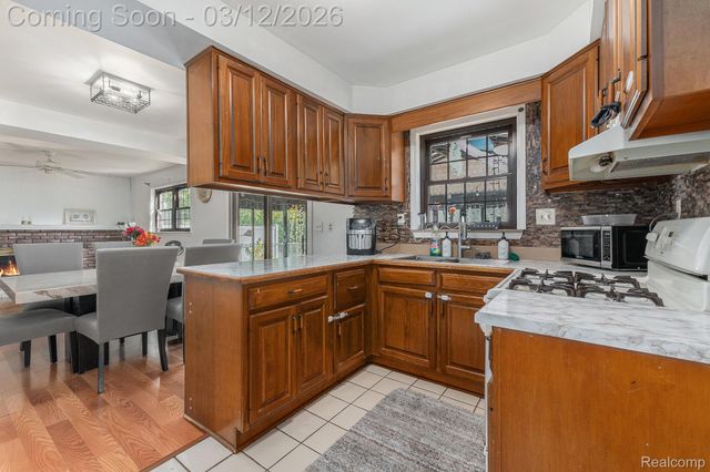 2338 Walter Avenue, Warren, MI 48092