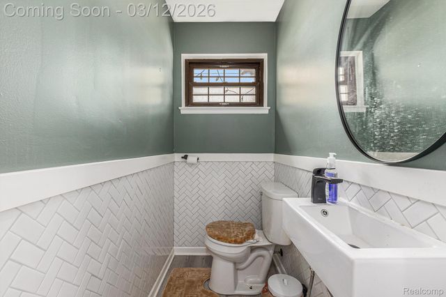 2338 Walter Avenue, Warren, MI 48092