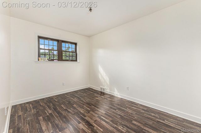 2338 Walter Avenue, Warren, MI 48092