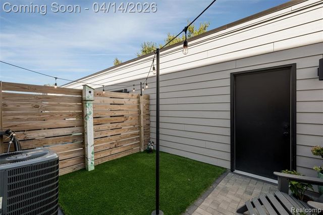 2736 Harrison Street, Detroit, MI 48216