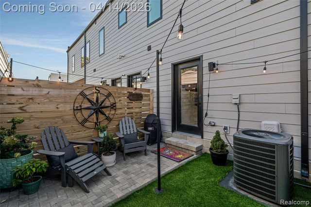 2736 Harrison Street, Detroit, MI 48216