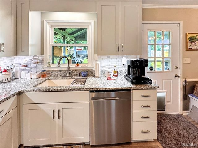11703 Benton, Northport, AL 35475