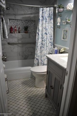 37322 Charter Oaks Boulevard Building 11, Clinton Township, MI 48036