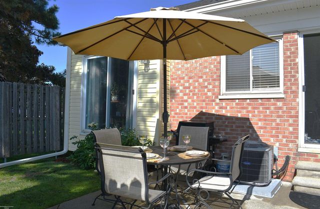 37322 Charter Oaks Boulevard Building 11, Clinton Township, MI 48036