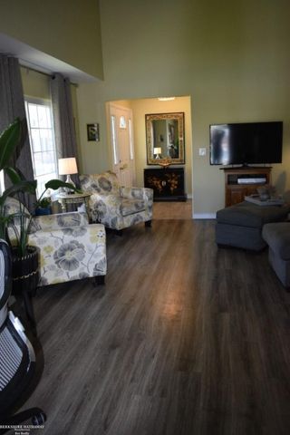 37322 Charter Oaks Boulevard Building 11, Clinton Township, MI 48036