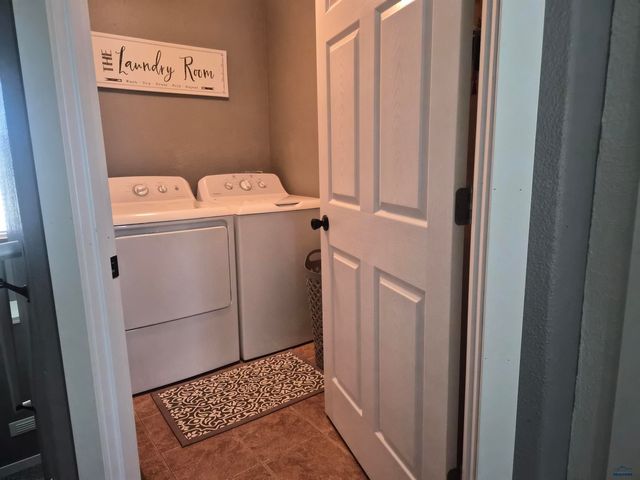 2702 WILDHORSE DR, Rapid City, SD 57703