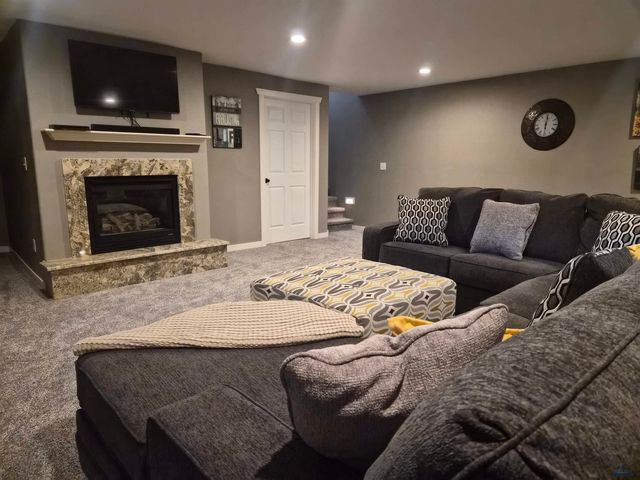 2702 WILDHORSE DR, Rapid City, SD 57703