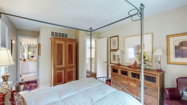 21121 S Woodland Road, Shaker Heights, OH 44122