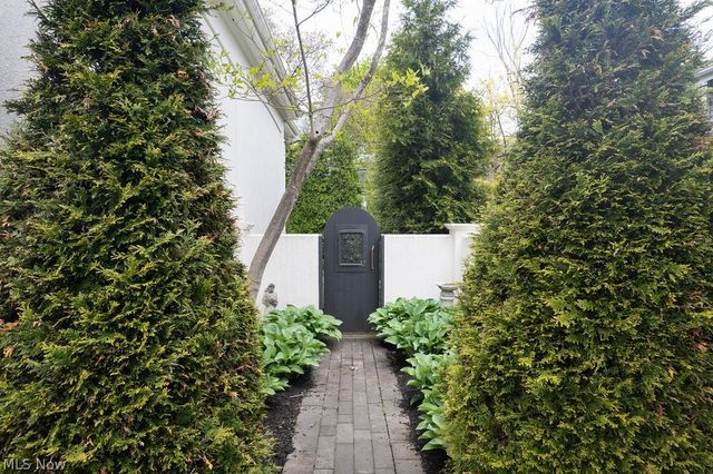 21121 S Woodland Road, Shaker Heights, OH 44122
