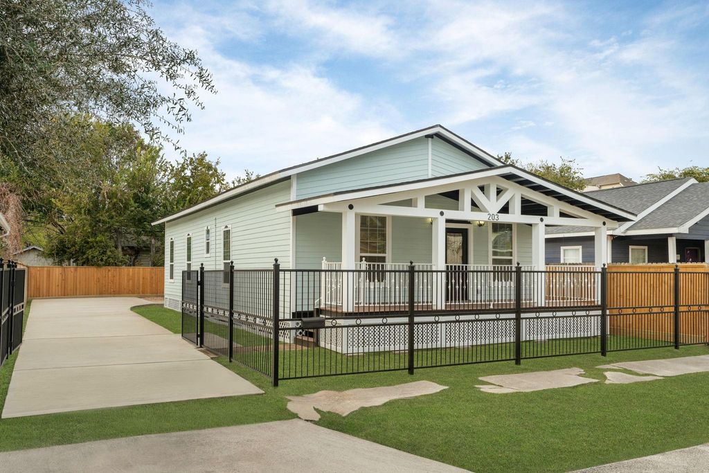203 Archer Street, Houston, TX 77009