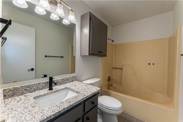 317 Copper Oaks Drive, Centerton, AR 72719