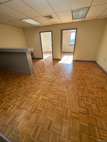 3800 E Tremont Avenue, Bronx, NY 10465