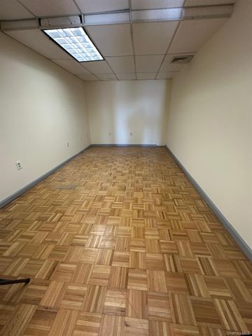 3800 E Tremont Avenue, Bronx, NY 10465