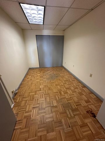 3800 E Tremont Avenue, Bronx, NY 10465