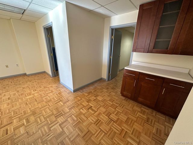 3800 E Tremont Avenue, Bronx, NY 10465