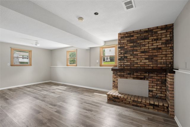 4410 64th Street, Urbandale, IA 50322