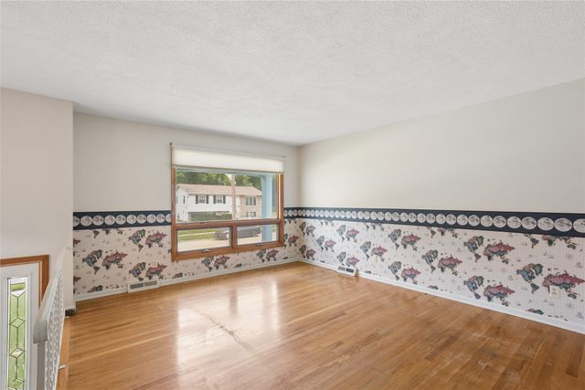 4410 64th Street, Urbandale, IA 50322
