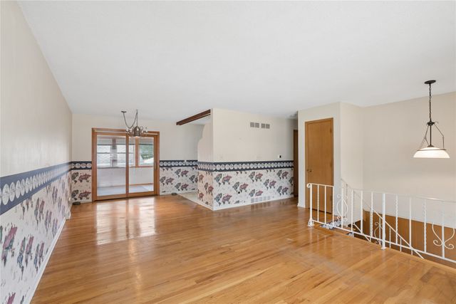 4410 64th Street, Urbandale, IA 50322