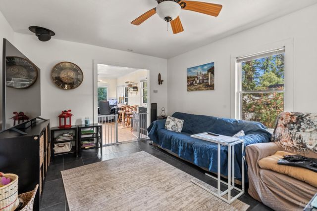 1301 Knob Hill Rd, Ukiah, CA 95482