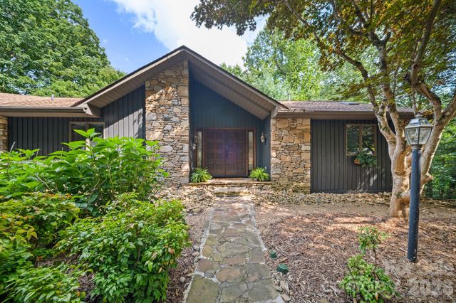 1105 High Vista Drive, Mills River, NC 28759