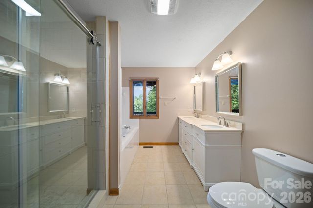 1105 High Vista Drive, Mills River, NC 28759