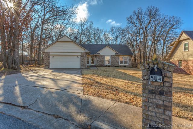 504 W 34th Street, Sand Springs, OK 74063