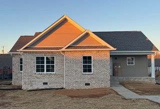107 Thacker Dr, Portland, TN 37148