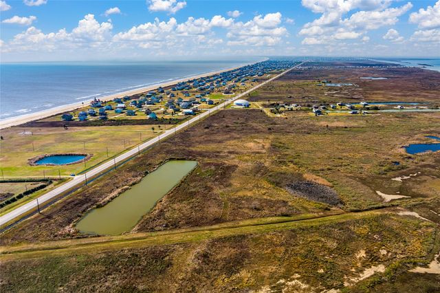 201 Tx-87, Gilchrist, TX 77617