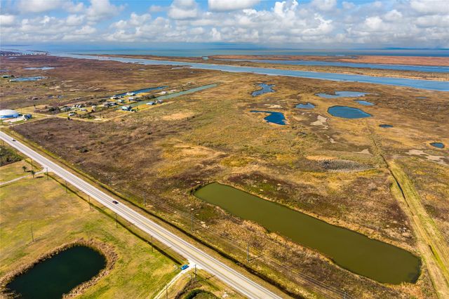 201 Tx-87, Gilchrist, TX 77617