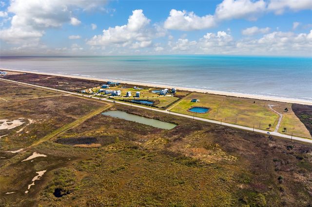 201 Tx-87, Gilchrist, TX 77617